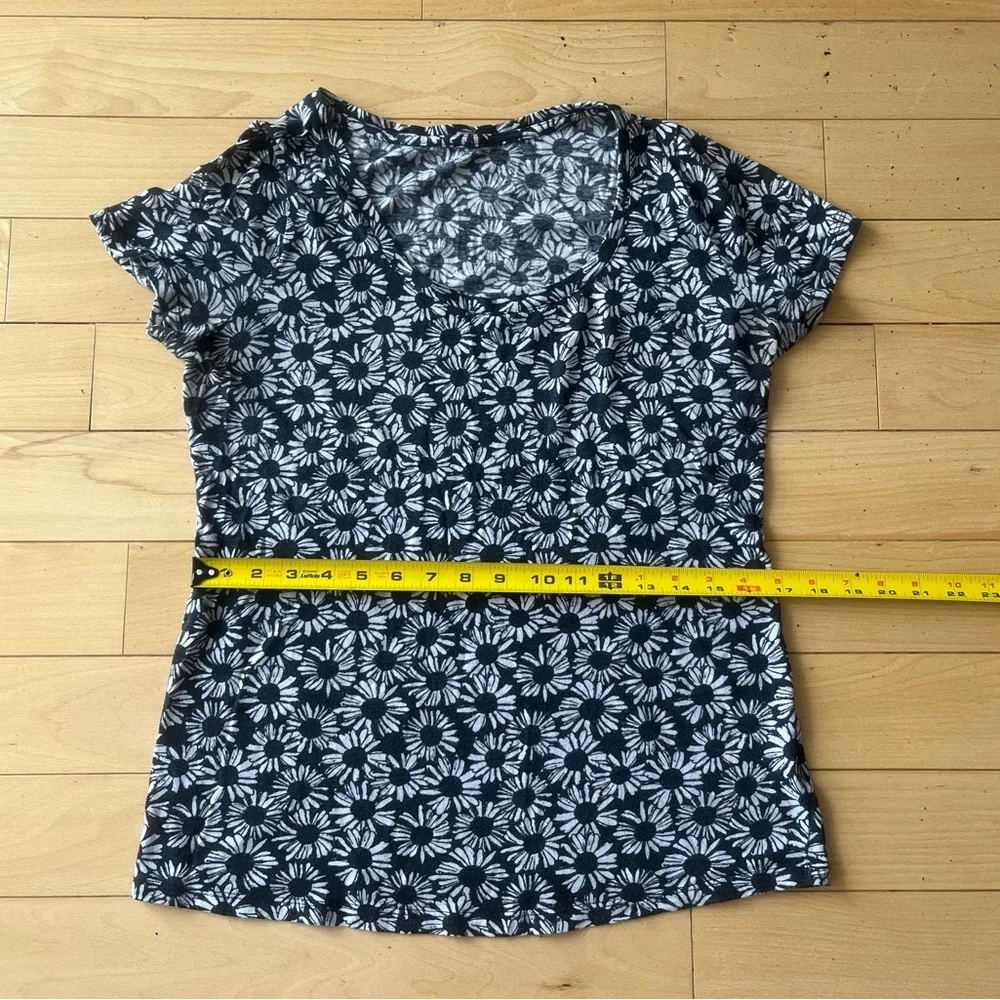 Urban Outfitters Black and White Floral Scoop Neck Shirt - Picture 5 of 5